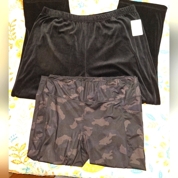 A bundle of ladies lounge pants in a size 3X. Yogalicious and Cappagallo. - Picture 1 of 13